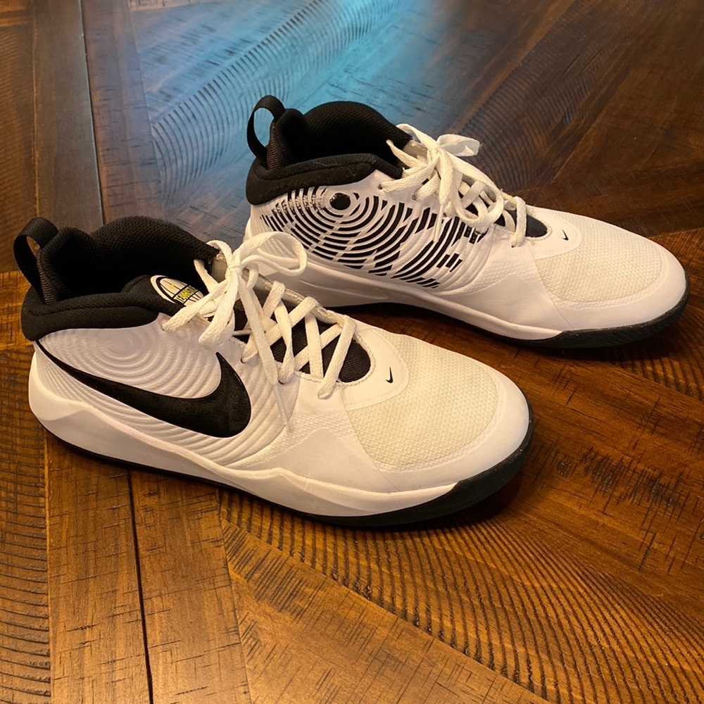 Nike Basketball ball shoes - like new without tags